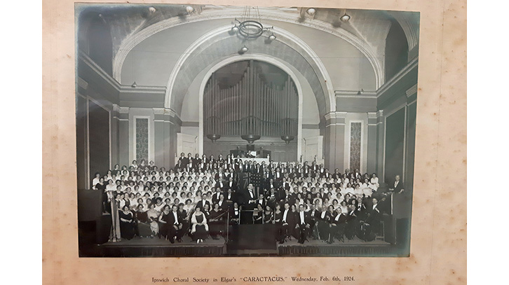 sepia photo of the choir in 1925